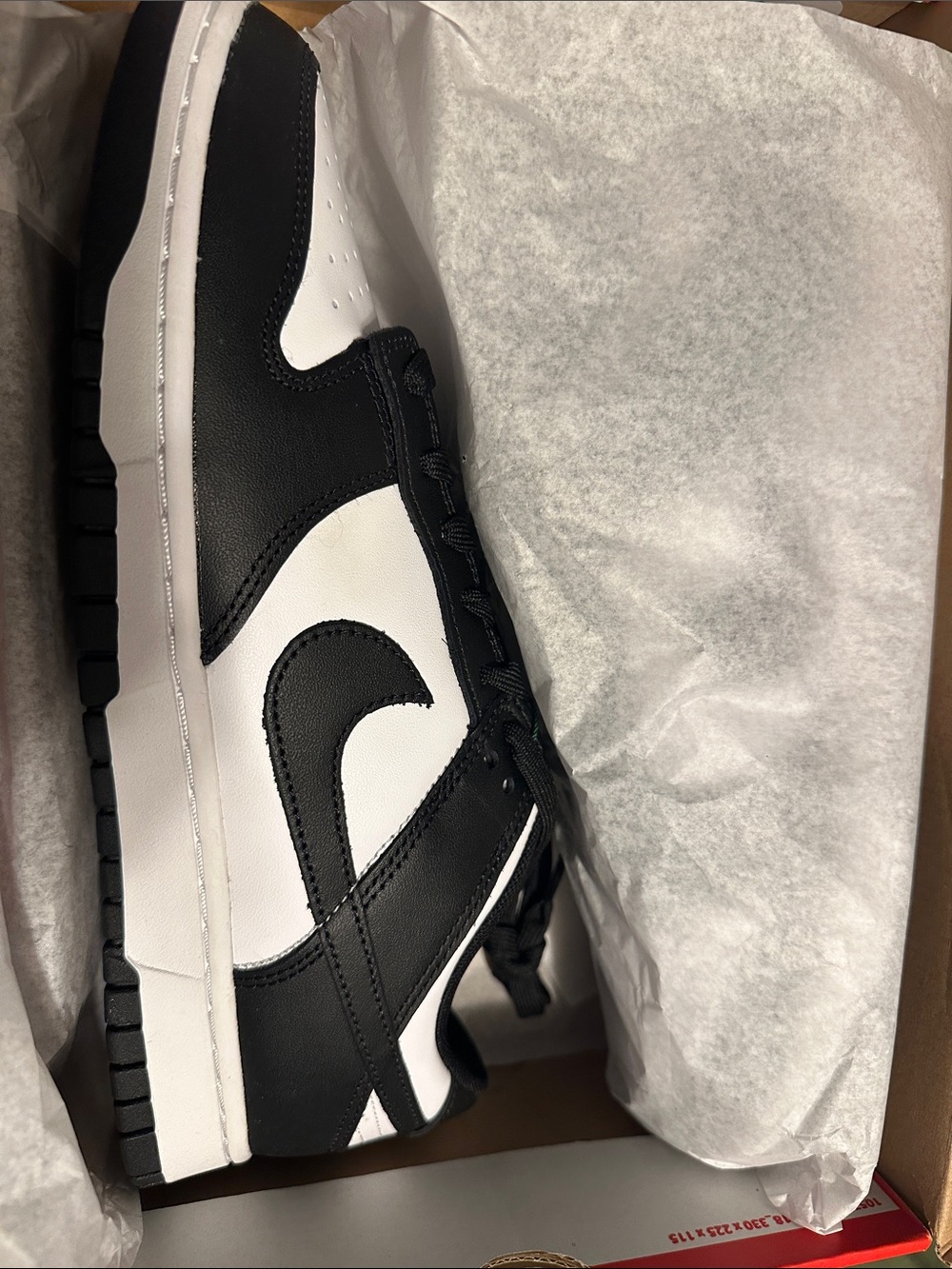 Nike Men's Black and White Low-Top Athletic Shoes